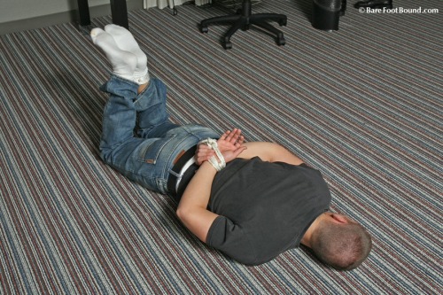 humiliatedguyz:capturedguys: One of my alltime favorite barefootbound.com photosets. Can we talk abo