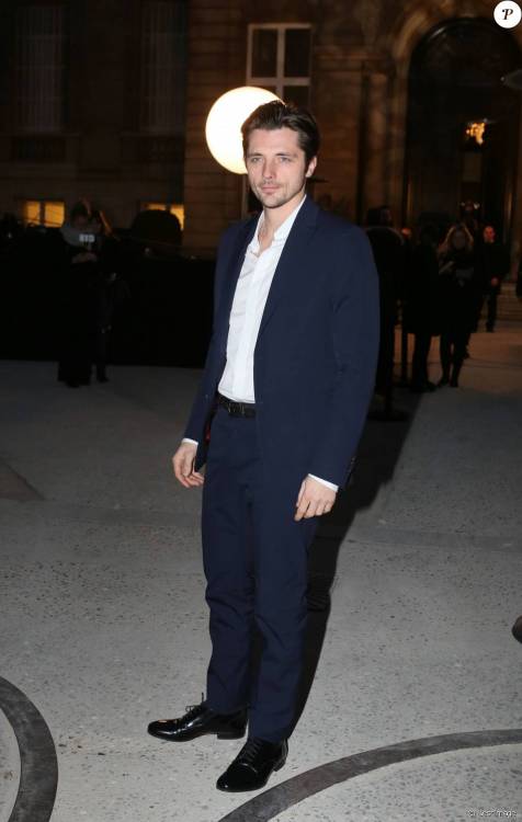 flavia-jan:  Raphael Personnaz attends Valentino Menswear f/w2016 