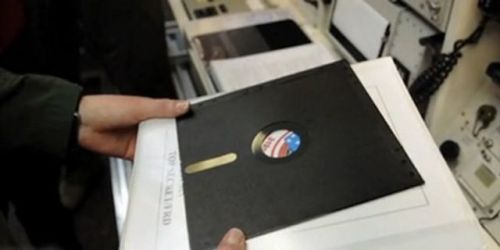 dailytechnologynews:  Air Force finally retires 8-inch floppies from missile launch control system https://ift.tt/2J271Oa