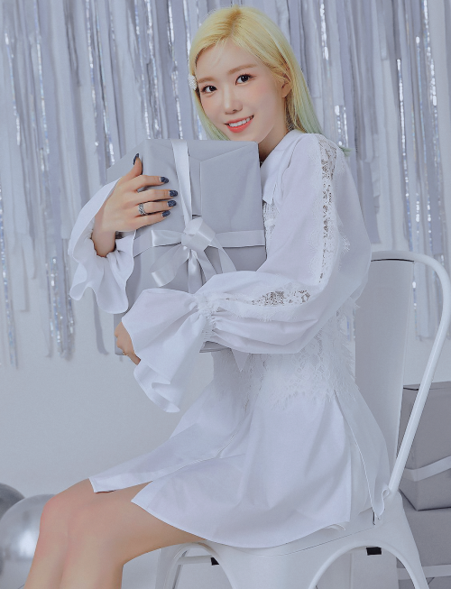 dawon universe photoshoot: light silver