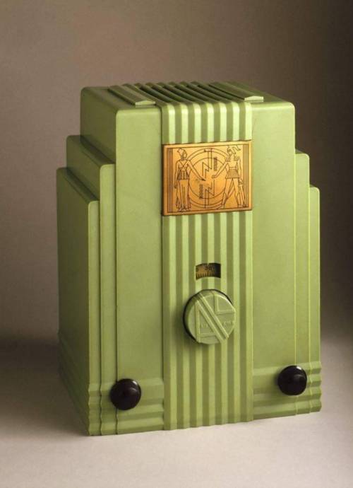 the1920sinpictures:1930 Air King Products radio by John Gordon Rideout and Harold Van Doren.