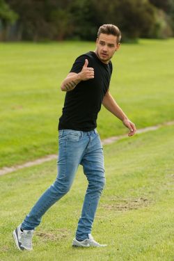 kimmy1233:  Liam playing soccer yesterday xx can i please be the soccer ball!