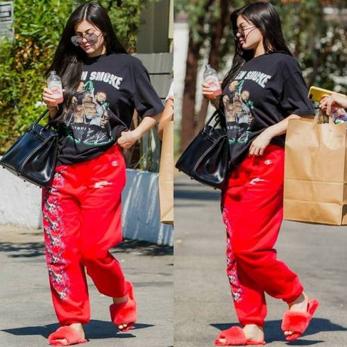 kylieshoot:Comfortable #KylieJenner