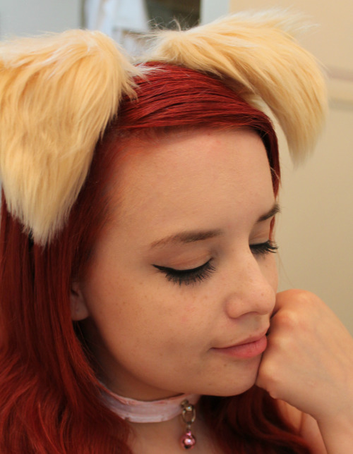 kittensplaypenshop:  Just made a pair of folded puppy ears! :3 Sorry for the crummy photos,it’s night time here! Been a while since I’ve made a pair, and this is my second ever. As you can see they are wired,allowing you to lift the ears up,or fold