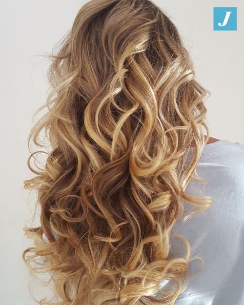 Una chioma dalle mille sfumature dorate: Degradé Joelle.✨ ⠀ #hairstylist #hairdresser #hairideas #h