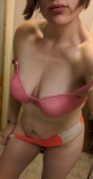 foxxxygamergirl:Being naughty is so much more fun&hellip;
