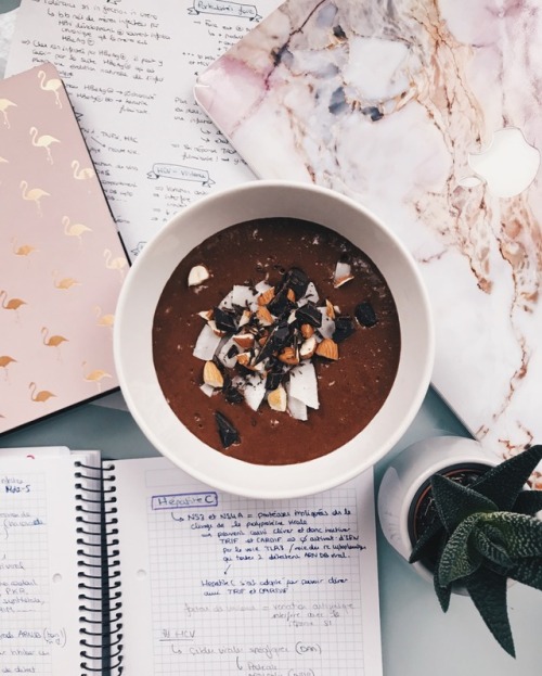 anatomyandcappuccini:Vegan chocolate smoothies are my favorite fuel atm :) Reblog if you want the re