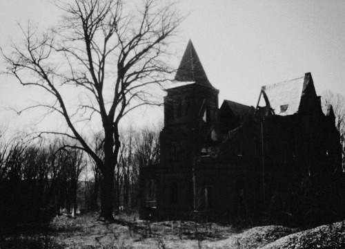truenorblackmetal:  The old Hunted House.