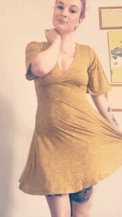 lost-lil-kitty:  Going out in a cute dress and plugged today…My Snapchat story will be full of my adventures 🙈🙈