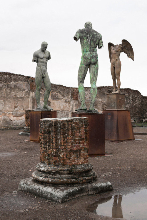 2seeitall: Bronze statues by Igor Mitoraj at the ruins of Pompeii, Italy Pompeii |  Ancient rui