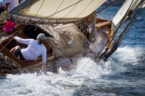 boatporn: spiritofsailing: Five-Cutter “Eva” Solid boatporn. 