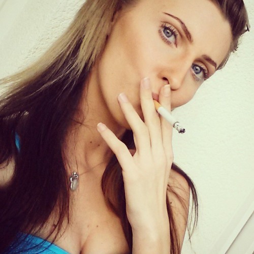 onlysexysmokers: smokefetishwow: My InstaWife Absolutely stunning