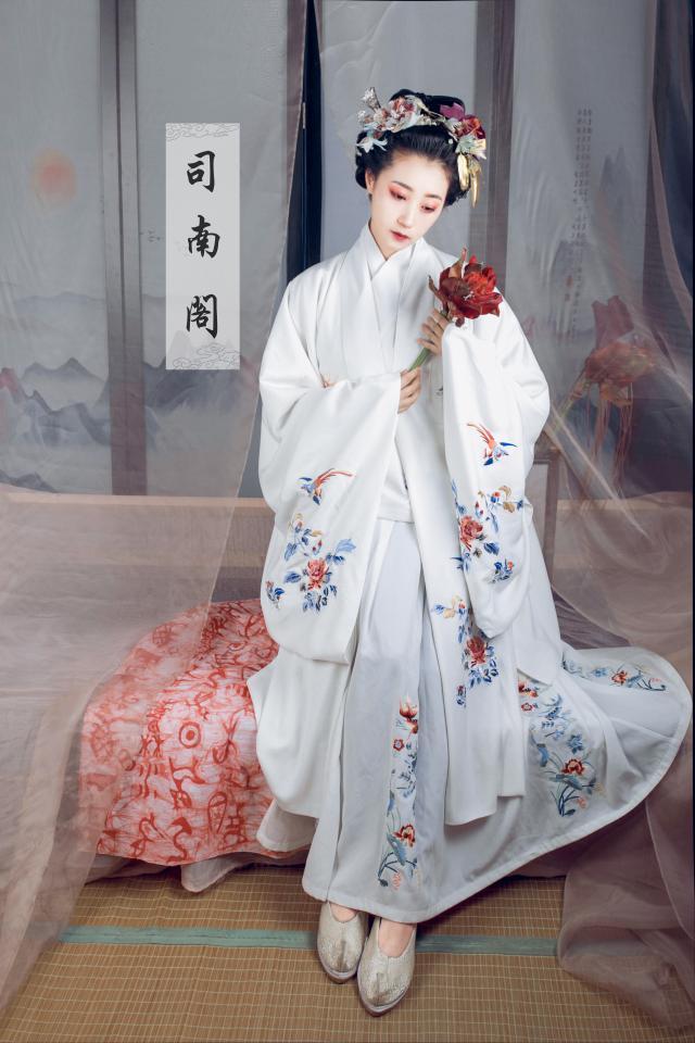 changan-moon:  Traditional Chinese hanfu by 司南阁