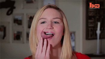 tan-ardiente-como-el-sol:  sizvideos:  The World longest tongueVideo  owo!!!