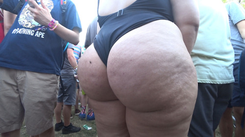 candidbubbles:Visit candidbubbles.com right now to see all FOURTEEN parts of this thick rave pawg!