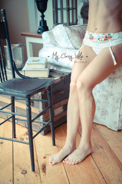 myclassywife: Legs for miles!