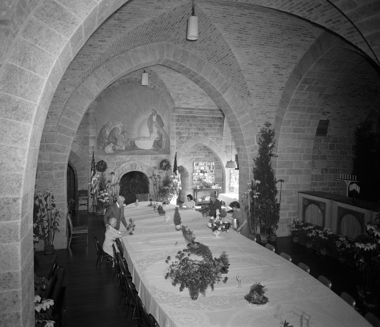 Raymond and Mildred Pitcairn had nine children and many grandchildren. Most of them lived near Glenc Raymond and Mildred Pitcairn had nine children and many grandchildren. Most of them lived near Glenc