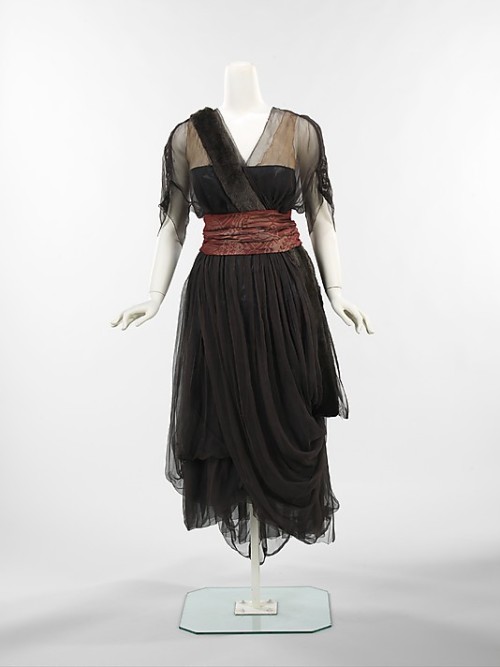 fashionsfromhistory:  Dinner Dress House of Drecoll 1914-1916 MET