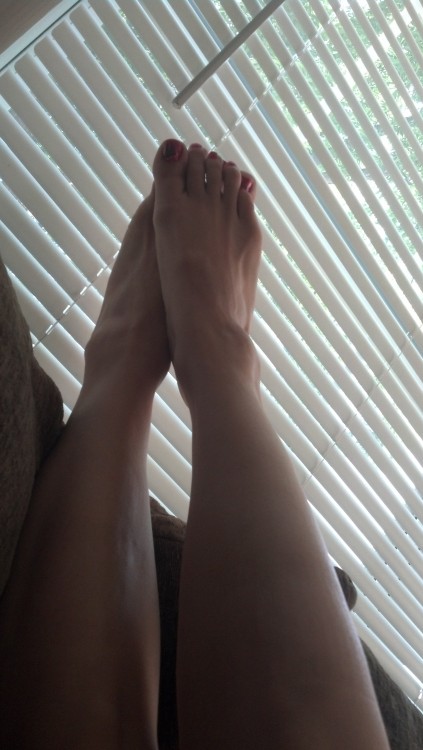 XXX toesucker40:  feetartblog:  kellyjcox:  if photo