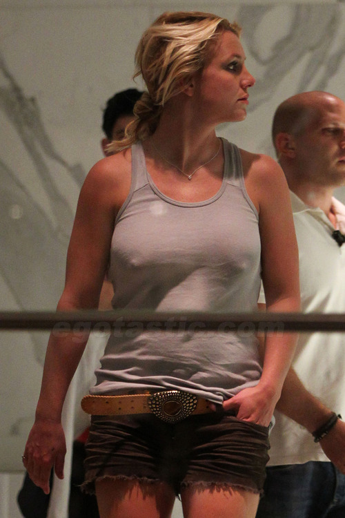 Harte Nippel unter deinem T-Shirt
