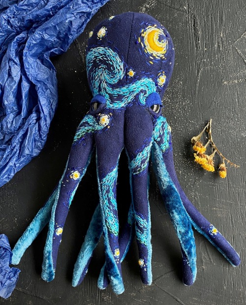 sosuperawesome:  Plush Embroidered OctopiCraft Pie Toys on Etsy    Impressive work!