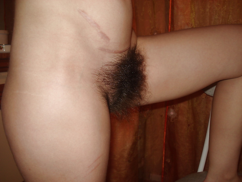 ken-chan-11:  pornoland2014:  Follow me  Wow!! So beautiful bush!! :-P