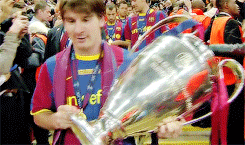 piqueque:  Happy 27th birthday Lionel Andres Messi! 