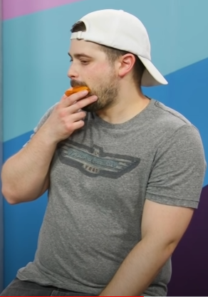 fat-male-celebrities:  Love when Damien (Smosh) puts on his tightest t-shirts!