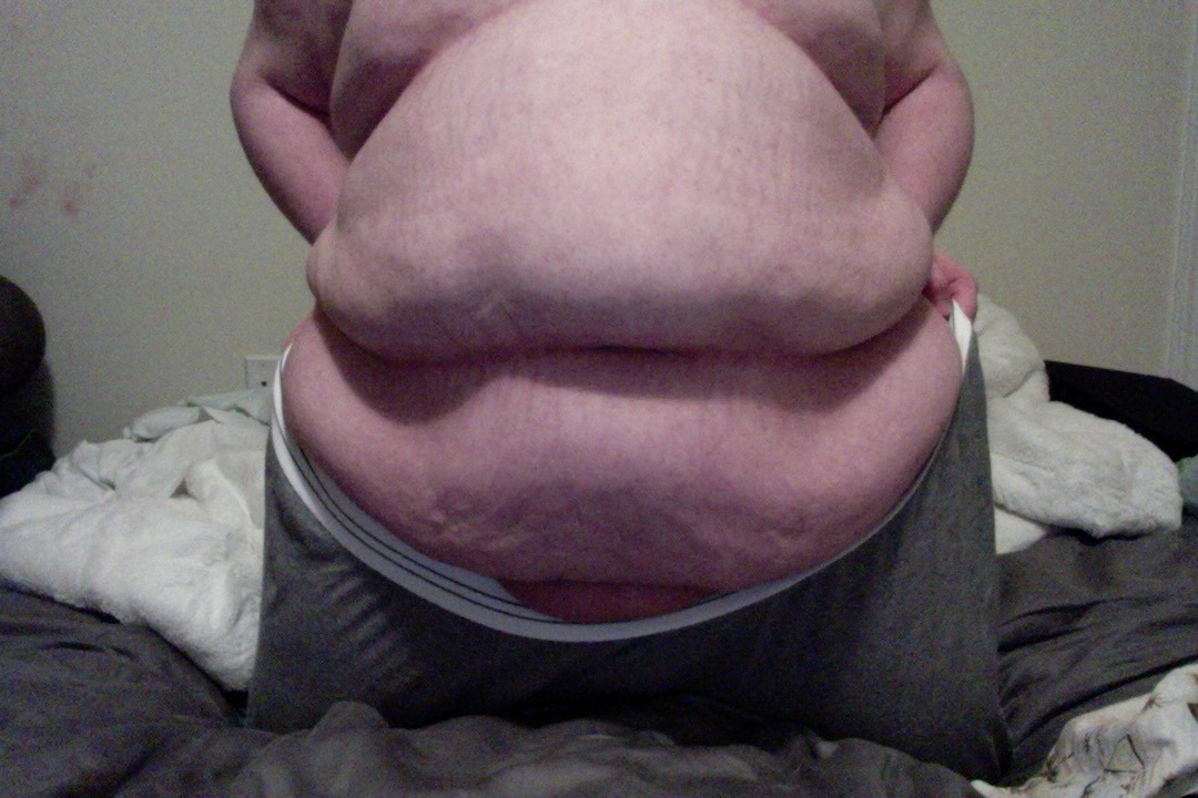 chubbytogepi:  My first photoset. Enjoy  Love that double belly