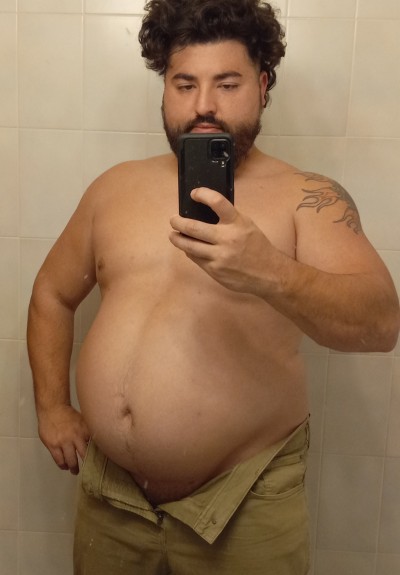 alphabelly:Before and AfterFrom jacked and tan to fat and grand! 