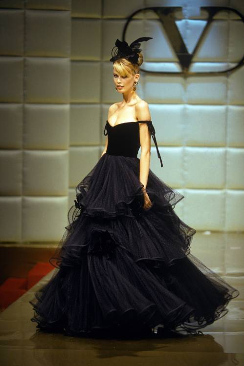arianavscouturevault: Valentino Haute Couture Fall/Winter 1995Model: Claudia Schiffer