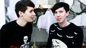 adorablehowell:you can always tell when two people are best friends…because they’re having more fun 