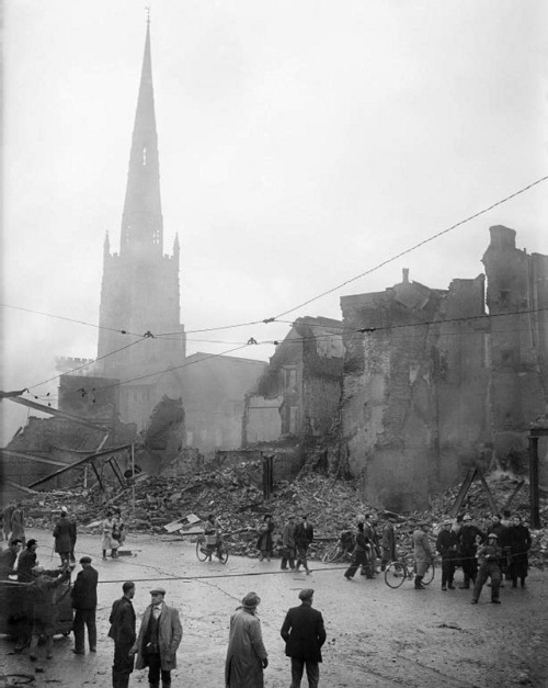 A Coventry street two days after the city suffered its worst air raidof the war (November 16th, 1940