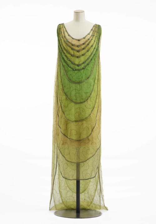 fripperiesandfobs:Vionnet evening dress, 1922From the Musee Galliera via Les Mads