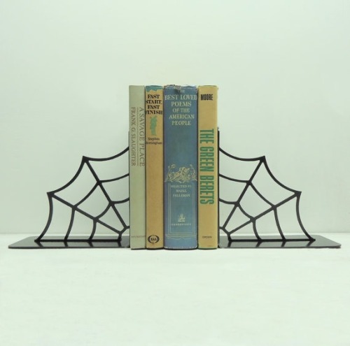 bookporn:Halloween bookends by knobcreekmetalarts (on Tumblr)Visit their Etsy Shop