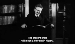 https://64.media.tumblr.com/c4f5a50fb5ff48576b495f0c69c3631b/tumblr_ml8wz2FAb41rtscppo1_500.gif