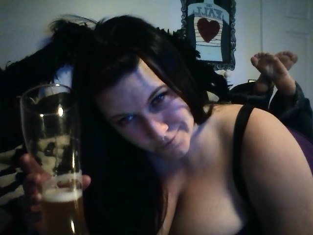 veracityinbloom:  Beer and Dr. Who for dinner.  Thanks for the reminder Tiger! xox