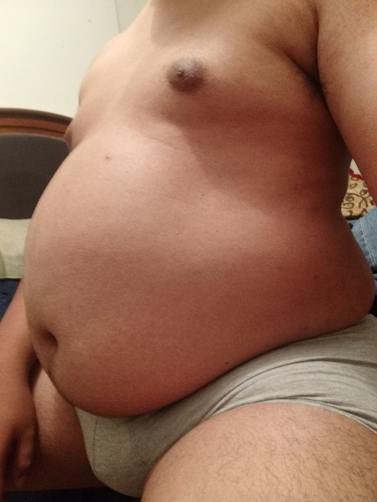 gainerburr:Stuffed belly!I had a hamburger, 20 nuggets, some fries, a chocolate milkshake