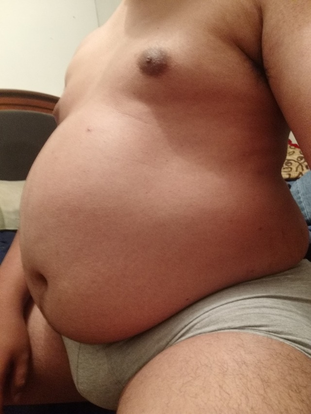 gainerburr:Stuffed belly!I had a hamburger, 20 nuggets, some fries, a chocolate milkshake