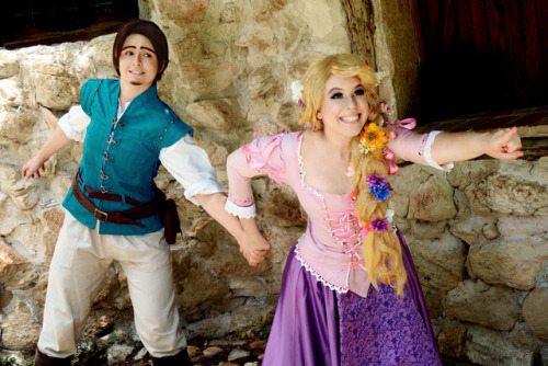 Tangled cosplay, the meme editionFlynn: @xatram-cosRapunzel: MePhotos: @adie-cos