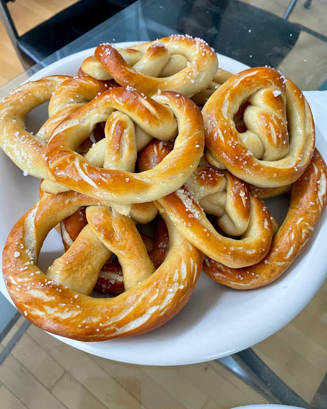 Pretzels. 🥨
https://www.instagram.com/p/CmulbrrPkVB/?igshid=NGJjMDIxMWI=