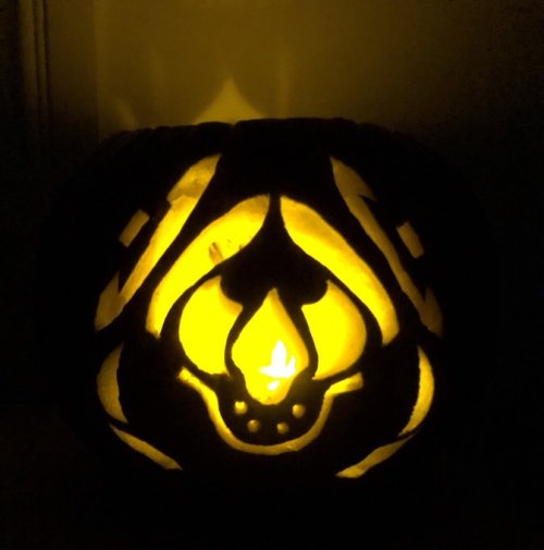 Happy Halloween, fam! I made a Warframe-themed pumpkin feat. Nezha to celebrate the occasion–h