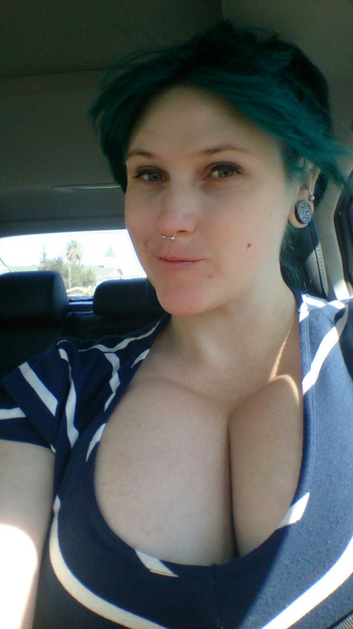 veracityinbloom:  See you chickens at 6pst/9est tonight!  Xpxr
