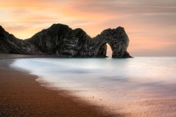 sapphire1707:  Durdle Door, Dorset | by mbunday | http://ift.tt/1C1qg1O