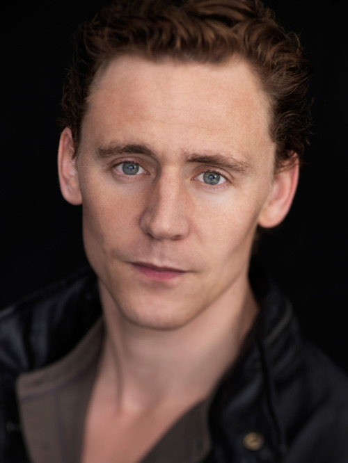 lolawashere:Tom Hiddleston, Benedict Cumberbatch, Jeremy Irvine, Steven Spielberg and cast of ‘War H