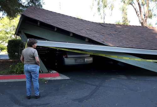 yahoonewsphotos:  Strong earthquake rocks California A powerful earthquake that struck the heart of California’s wine country caught many people sound asleep, sending dressers, mirrors and pictures crashing down around them and toppling wine bottles