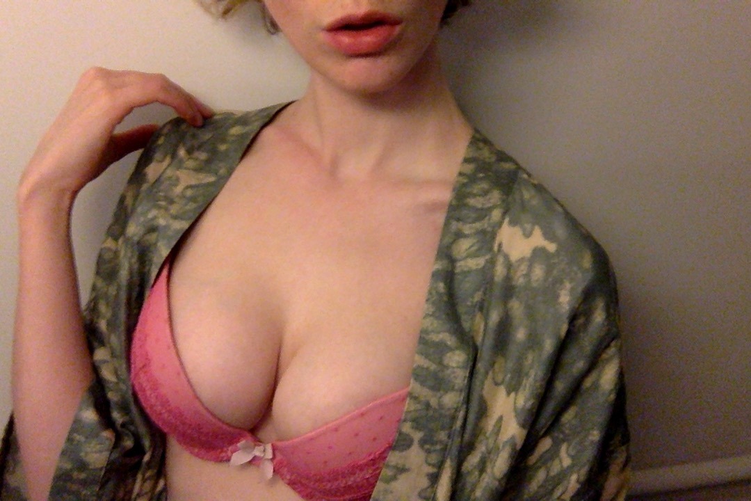 getcleantogether:  getcleantogether:  god, i’m so horny  👄😘👄 