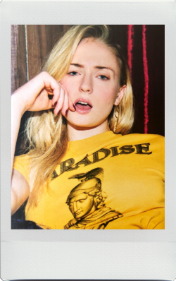 qinaliel:  Sophie Turner photographed by