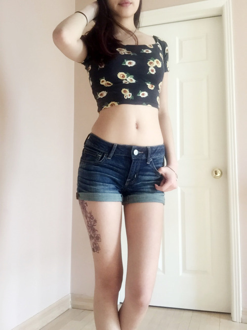 topasiangirls:    floramoon  
