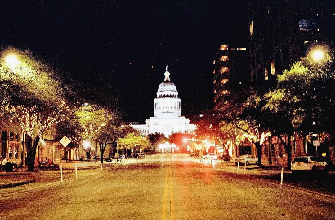 #throwback to #20210325
1100 Congress Ave, Austin, TX 78701
Camera: #Nikon #F6
Lens: Carl #Zeiss #Distagon #35mm #F2
Film: #Kodak #Portra800
#2021 #march #2021march #nikonf6 #zeissdistagon35f2
#kodakportra800 #35mmfilm
#latenight #latenightinaustin...